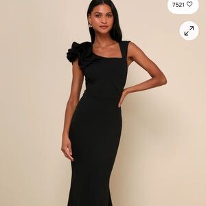Lulu's Black One-Shoulder Maxi Dress